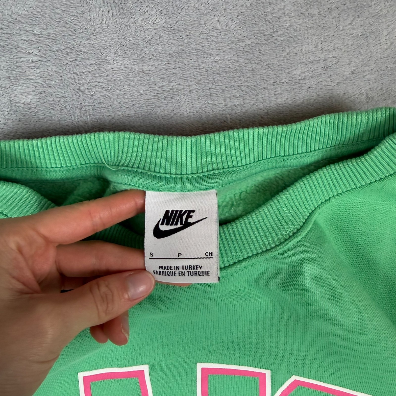 Vintage Nike Green Pink Spellout Swoosh Oversized Size Small Pullover Sweatshirt image 5