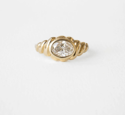 1,0 kt IGI-zertifizierter im Labor gezüchteter ovaler Diamantring, 14 K Gold Zargenfassung Croissant B