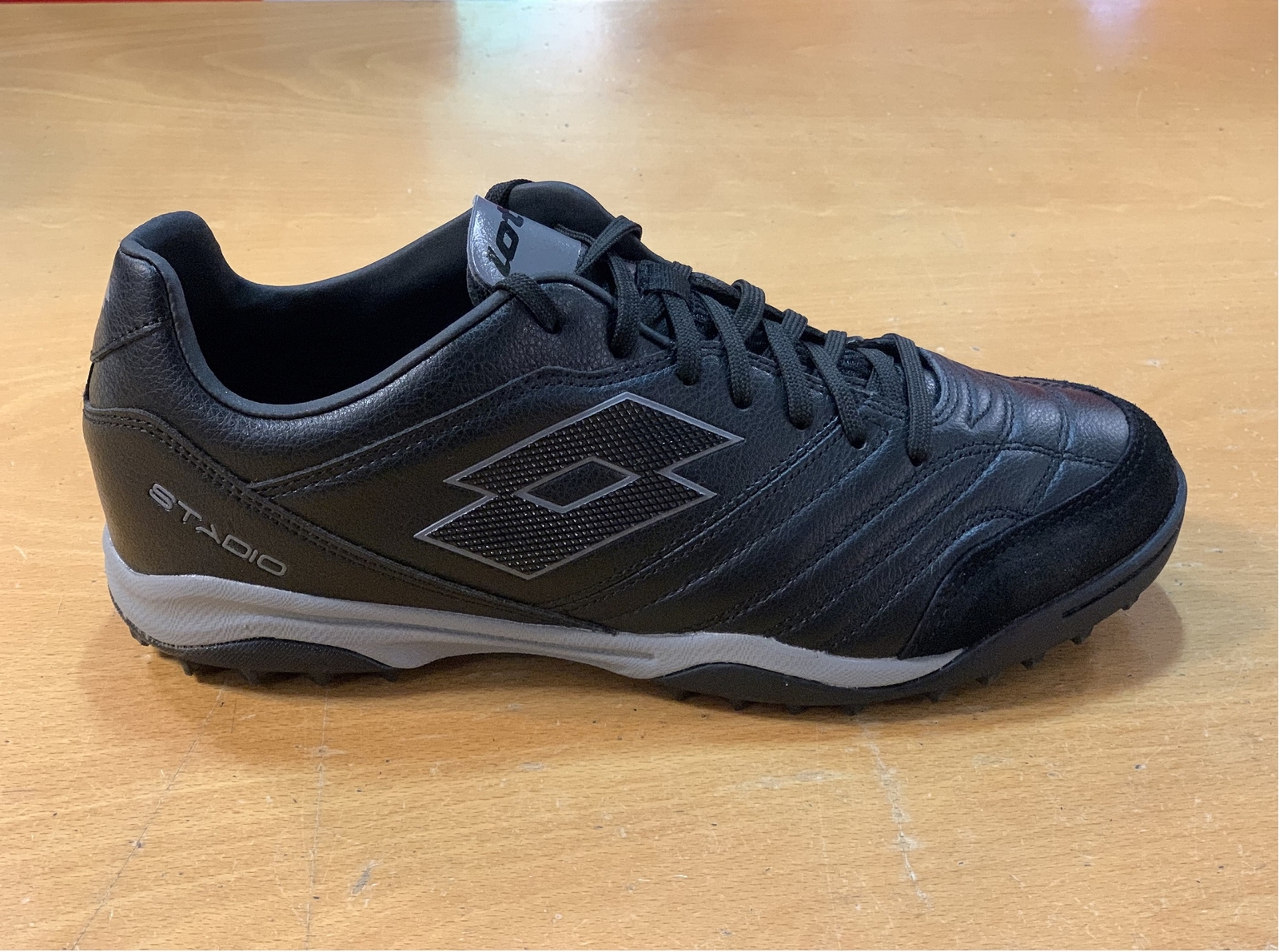 Lotto Stadio 300 II TF scarpe da calcio multitasche erba sintetica 211646 1H8