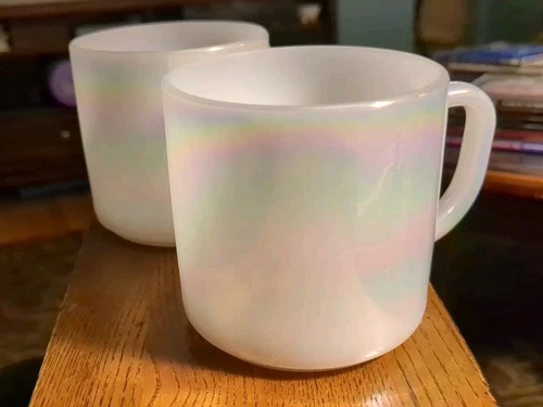 Set of 2 - Vintage Federal Glass moon glow Lustre Mugs. USA