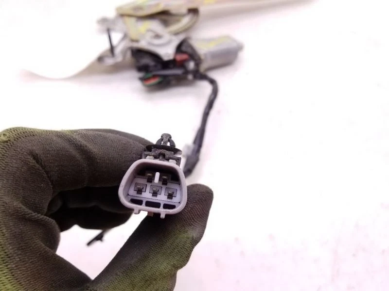 98-07 LEXUS LX470 DRIVER SIDE REAR WINDOW REGULATOR  - Image 2 of 4