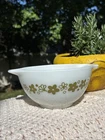 Vintage Crazy Daisy PYREX Spring Blossom Green 441 Cinderella Bowl 1.5 Qt. READ