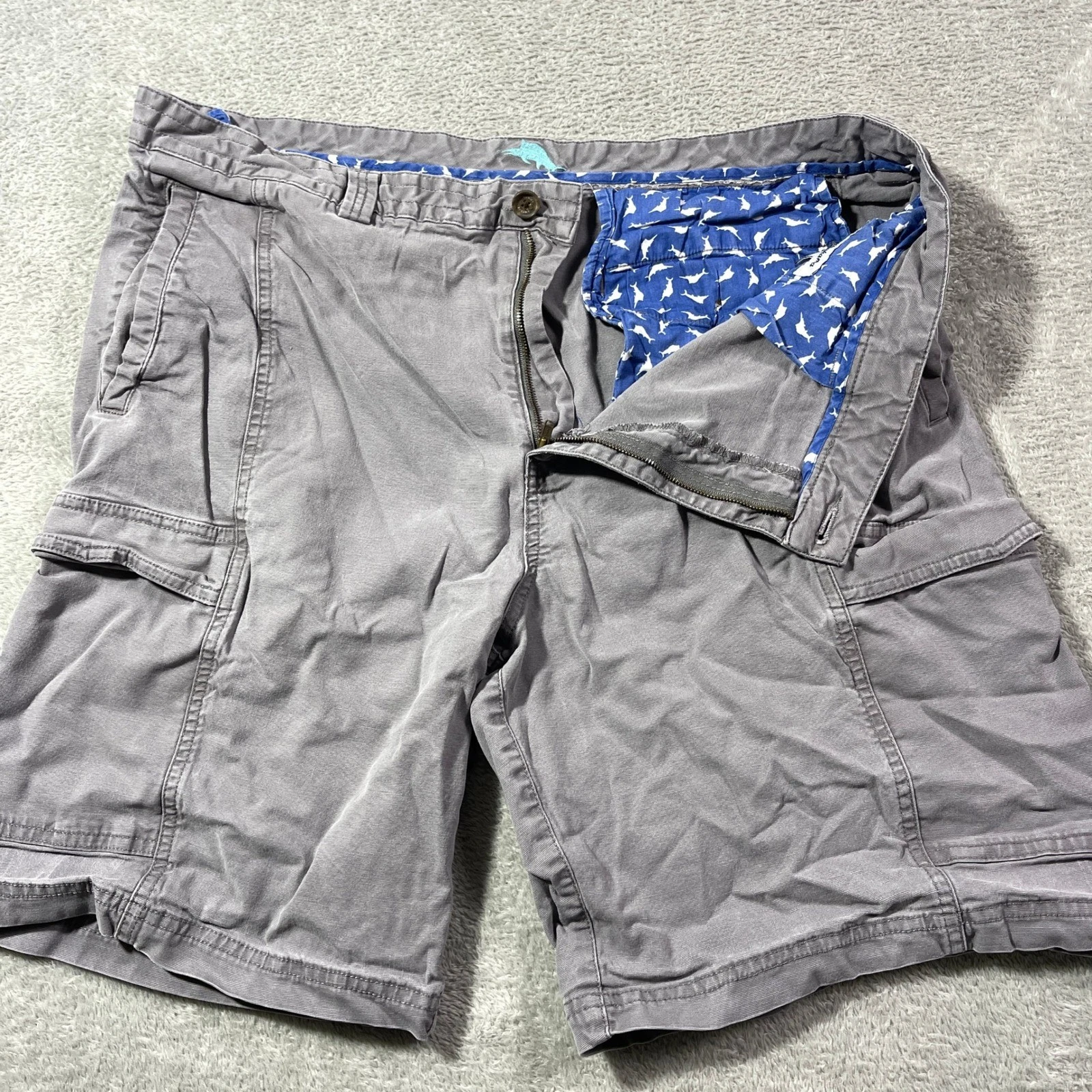 Tommy Bahama Cargo Shorts Men's Size 40 Gray Fishing Marlin Print Outdoorsy