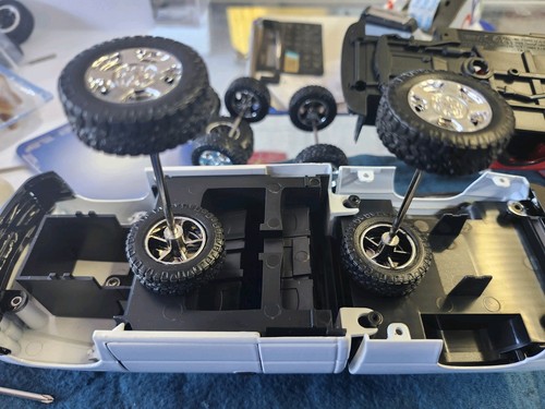 #2006 MOTORMAX 1/25 SCALE WHEELS & TIRES FOR UPGRADING 2006 CHEVY SILVERADO 1500 - Picture 11 of 14