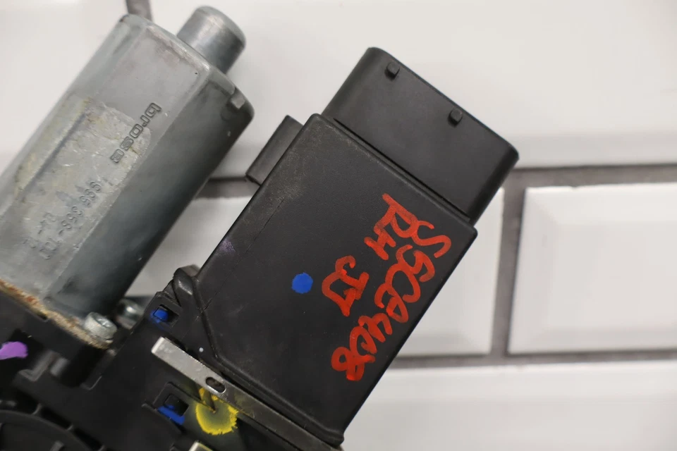 2005-2013 C6 Corvette Right Passenger OEM Window Regulator W/Motor - Image 4 of 4