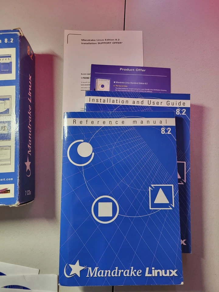 Linux Mandrake 8.2 Powerpack Operating System Software Big Box 7 CD'S Manuals - Image 3 of 4