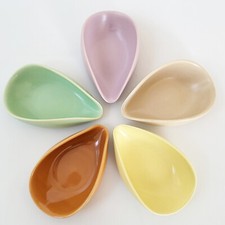 SUITE DE 5 COUPELLES VIDE-POCHE RAMEQUINS AVOCAT VINTAGE 1950 CERAMIQUE 50S