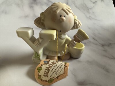 Vintage Bumpkins by Fabrizio Little Girl Painting a Letter Y Figurine NO 309.23