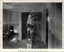 1990 Press Photo Carrie House paints the ceiling in her new home with Rosie
