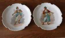 PAIRE D ASSIETTES ANCIENNES 1900 FEMME ESCRIME FLEURET