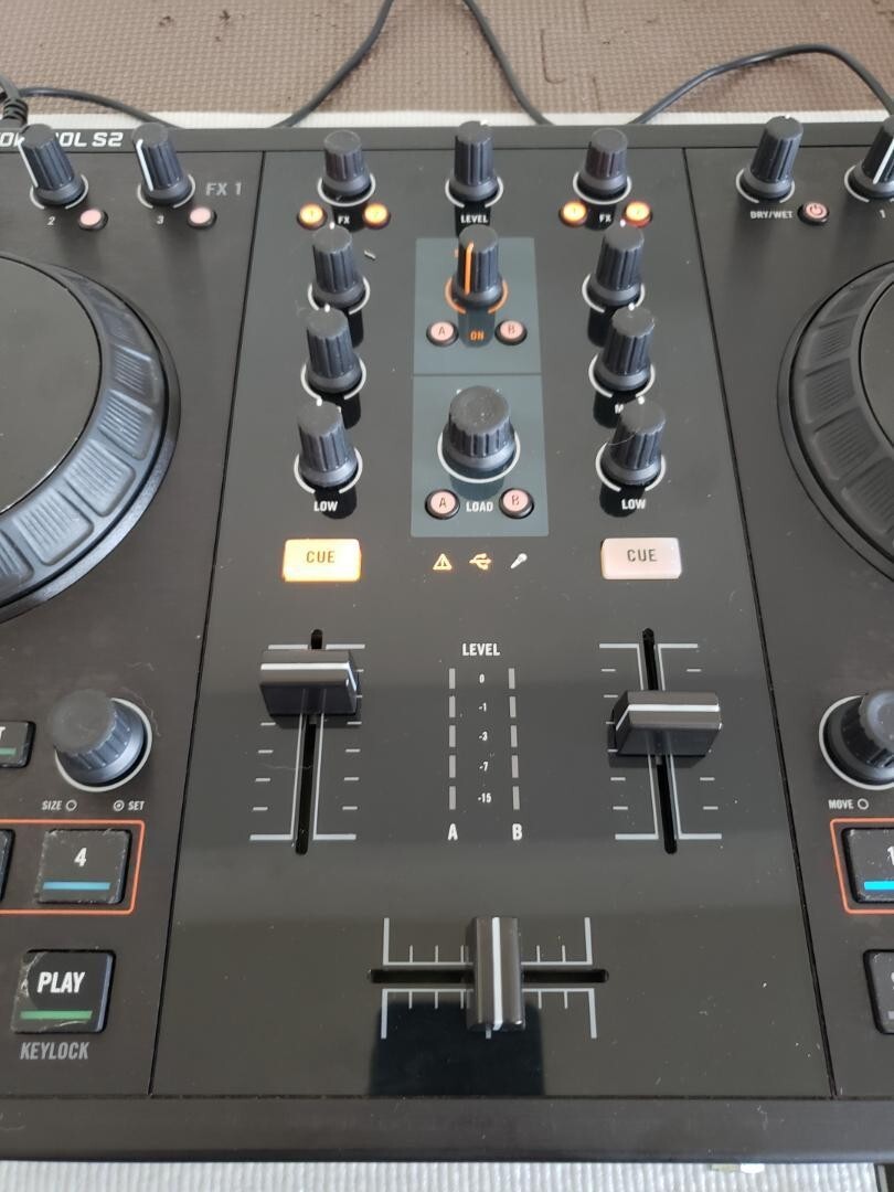 美品　TRAKTOR KONTROL S2 DJコントローラー　サンプラー Native Instruments 2 1-channel DJ Controller Traktor Kontrol