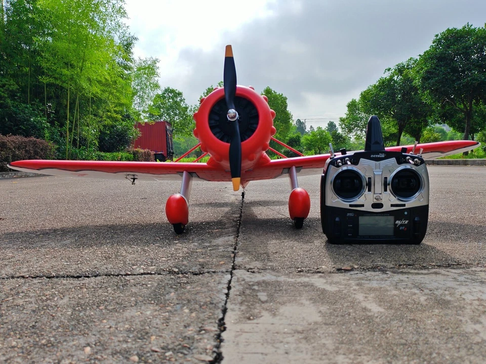 Avión Dynam Gee Bee Y V2 Sport 3D acrobático 4S radiocontrol 1300 mm envergadura Foto 2 de 4