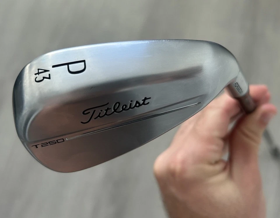Titleist '25 T250 Forged 43* PITCHING WEDGE MMT Regular Flex Graphite RH - Image 2 of 4