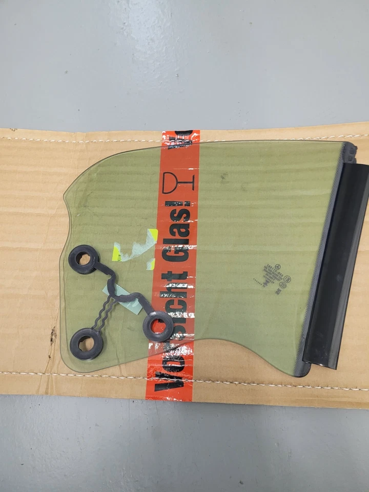 Mercedes-Benz 2023-25 GLC63/300, parte partición ventana lateral trasera #A253 670 53 00 Foto 3 de 4