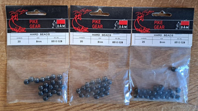 Neu 3x 20 DAM Hard Beads Durchm.: 8mm Schwarz Perlen Kunststoffperlen Pike Hecht