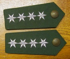 2 x Polizei Schulterstücke grün,  4 silberne Stern, Erster Polizeihauptkommissar