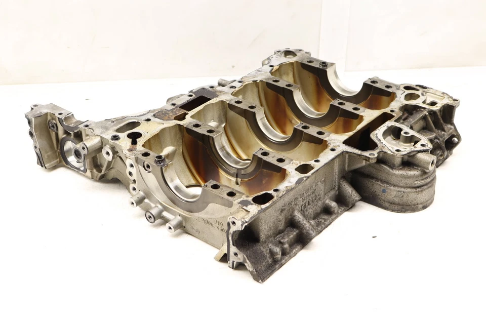 2011-2012 AUDI A8 QUATTRO 4,2 л - крепление коленчатого вала / нижний блок двигателя - Изображение 2 из 4