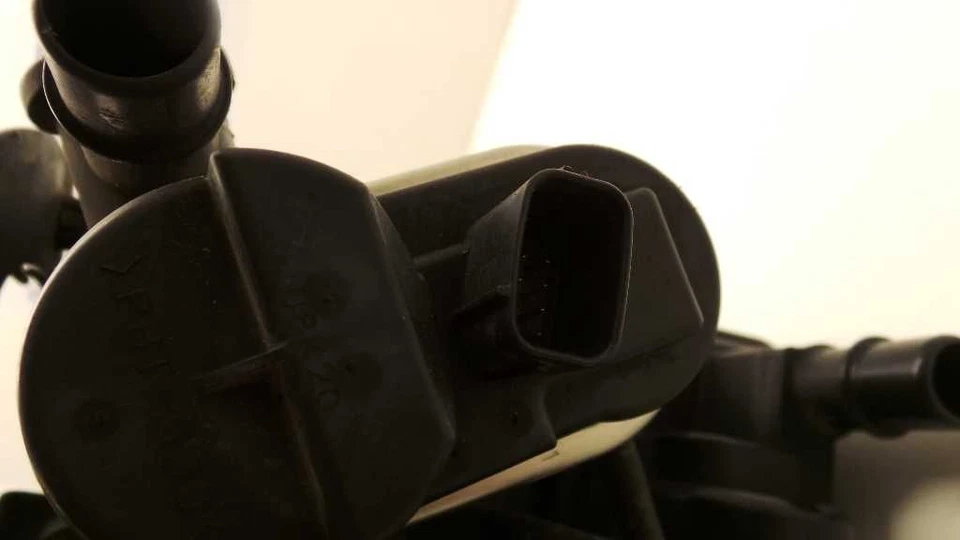  2009 TOYOTA COROLLA Fuel Vapor Canister 77740-02130 - Image 4 of 4