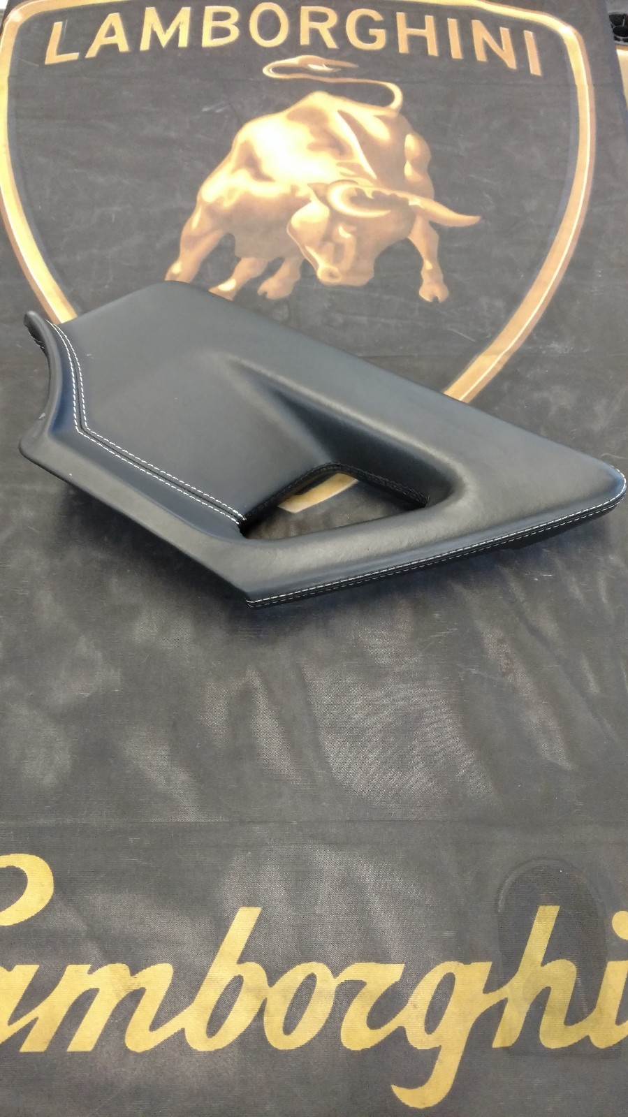 LAMBORGHINI MURCIELAGO LP640 INTERIOR LINING HANDLE OEM 413857927D