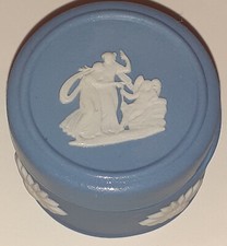 Wedgwood Pillbox blau/weiß Jasperware Stempel griechische Figuren Pillen Dose