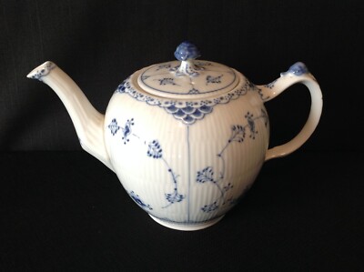 Royal Copenhagen Blue Fluted Half Lace One (1) Teapot & Lid #611 Tiny Chip Spout