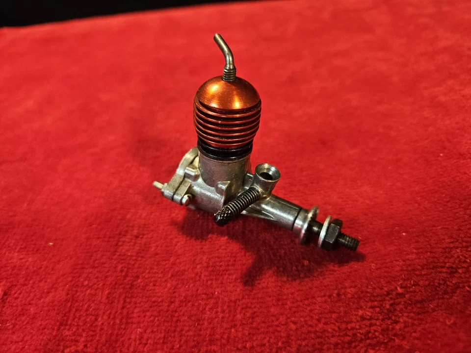 Motor de avión modelo diésel McCoy .049 Red Head Foto 2 de 4