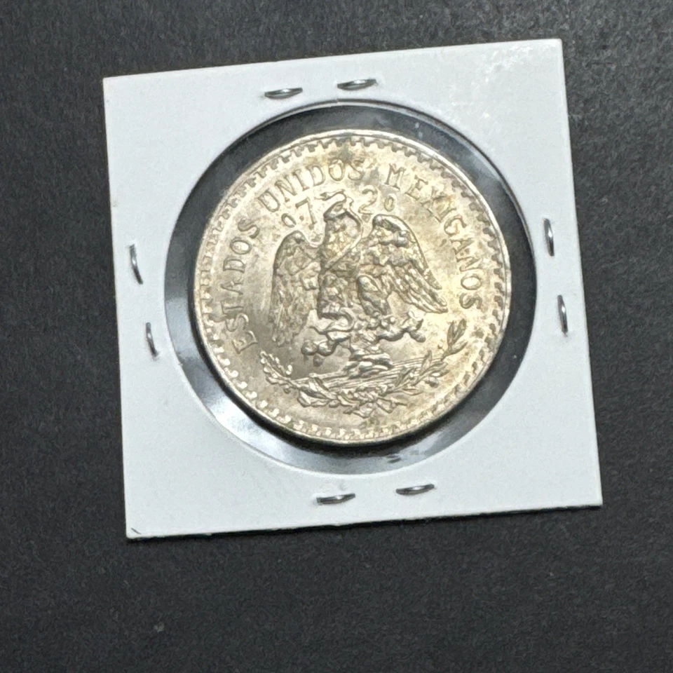 Moneda de Plata Brillante Coleccionable México 1945 Un Peso Gorra y Rayos Foto 2 de 2