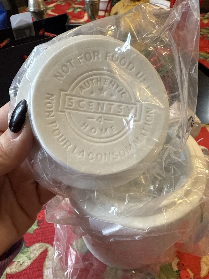 Scentsy - Oropel - Calentador de cera 6” copos de nieve blancos y árbol de Navidad decoración navideña Foto 3 de 4