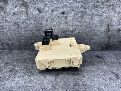 2001-2005 LEXUS IS300 OEM RIGHT SIDE JUNCTION FUSE BOX RELAY ASSY