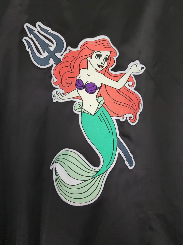 Disney Her Universe Sirenita Ariel Negro Satinado Chaqueta Bomber 1X 14/16 Foto 4 de 4