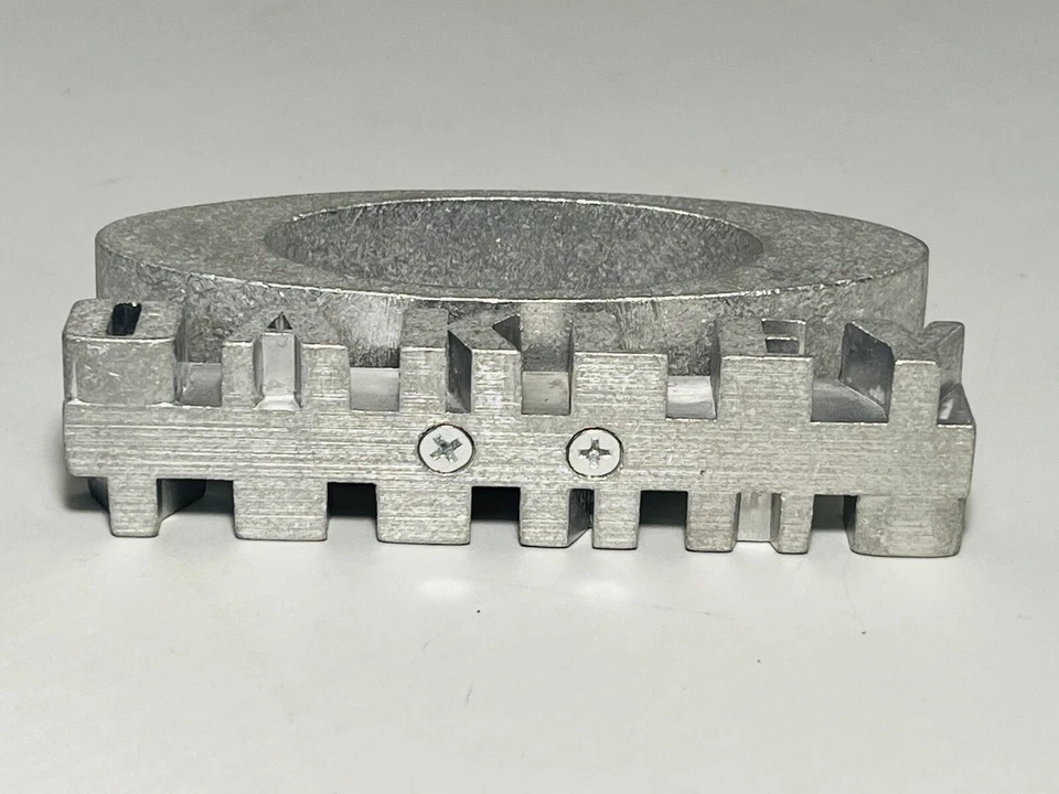 全新 正品 OAKLEY SOLID X 金属展示盒 TOPPER STORE BLOCK 7 英寸长 — 第 2/4 张图片