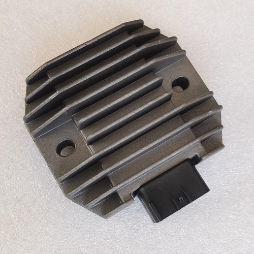 Voltage Regulator Rectifier For Yamaha Morphous CP250 Majesty 400 YP400 2005-12 - Picture 1 of 5