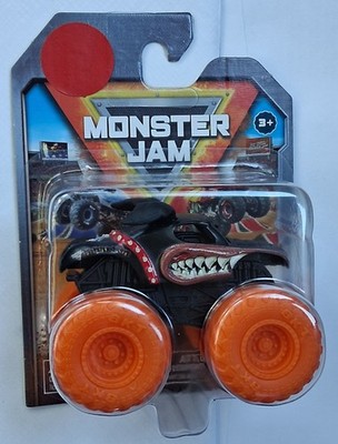 Spin Master Monster Jam Monster Mutt Rottweiler Ruff Crowd Series 32 Truck 1:64