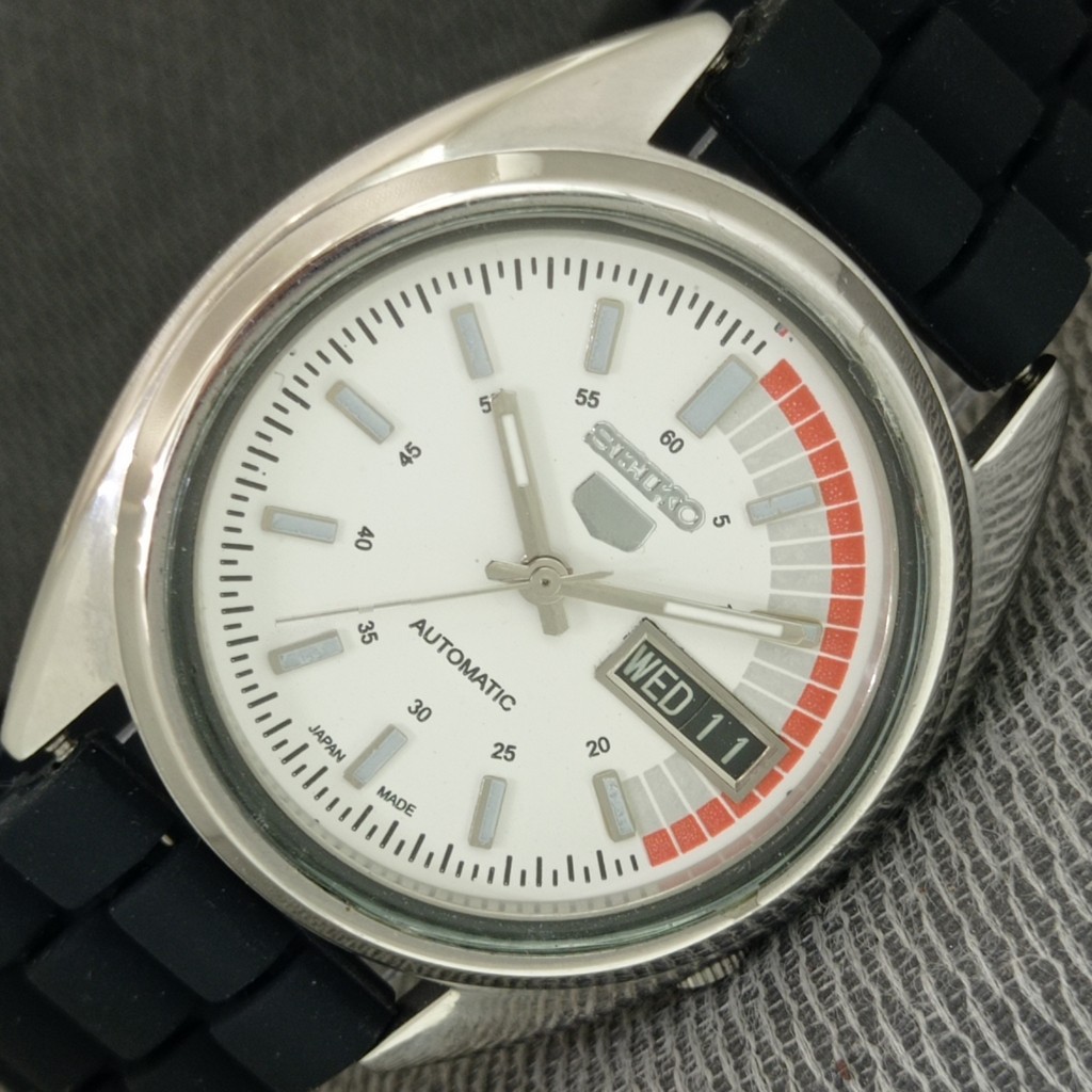 VINTAGE COLOR 7019A WHITE WATCH a2393-U DIAL JAPAN MENS 5 AUTOMATIC SEIKO - vintagewatches.pk