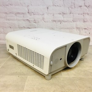 Sanyo PLC-XT25L 4.500 Lumen Konferenzraum/Veranstaltungsort Projektor - neue Lampe montiert