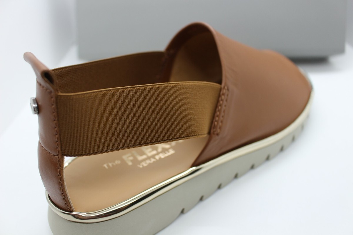 SHOES/FOOTWEAR The Flexx Wat is Wav cognac sandal