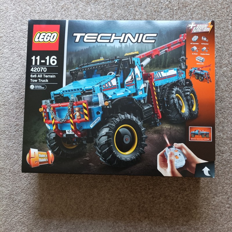 LEGO  Technic - All Terrain Tow Truck 6x6 - set 42070 - New and sealed