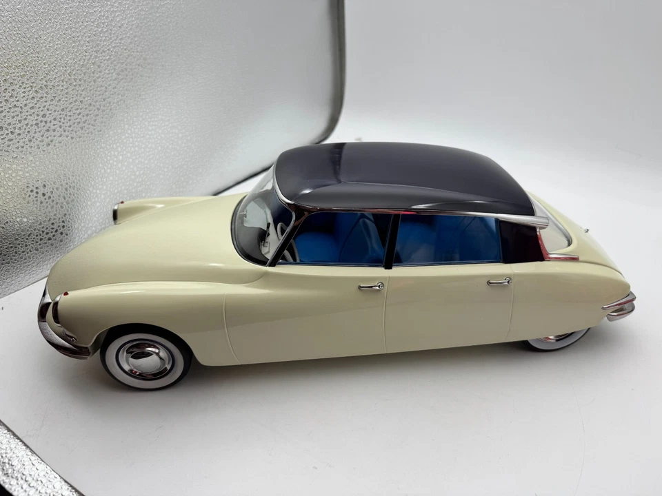 Norev 1/12 Citroen DS 19 1957 (un pequeño rasguño) Foto 3 de 4