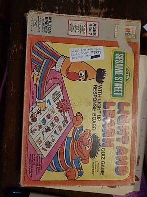 Vintage 1977 Sesame Street LIGHT AND LEARN Quiz Game +10 Sheets Tested-Works