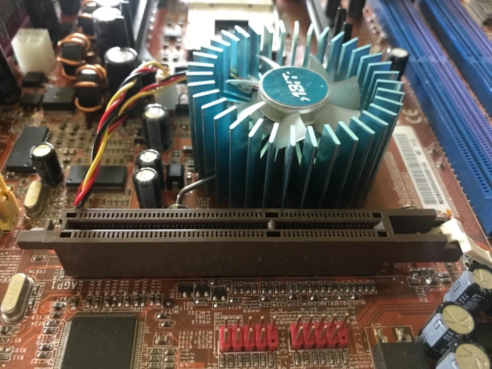 ABIT IS7, Socket 478, Intel Motherboard - Image 3 of 4