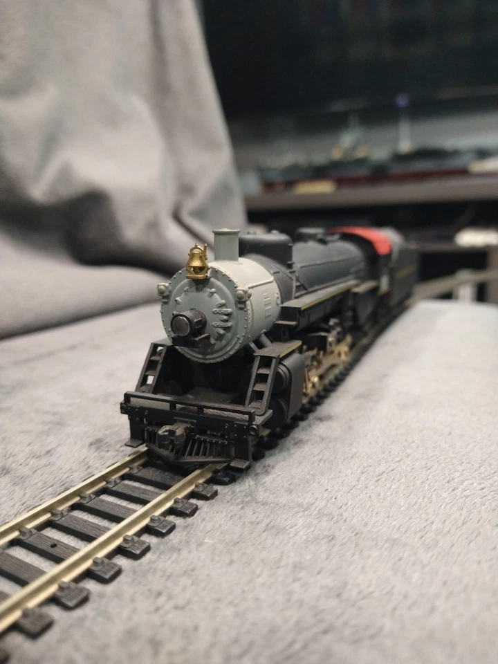 HO Scene Master by Life Like Mikado 2-8-2 Pennsylvania 689 Locomotive & Tender - Image 3 of 4