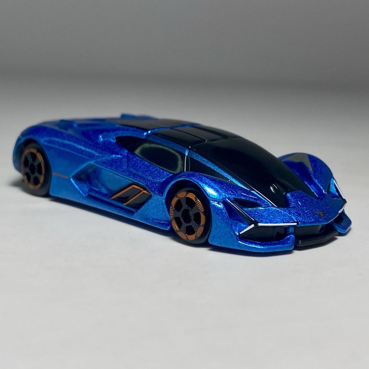 Maisto Lamborghini Terzo Millennio 1:64 Diecast Diorama Model Car