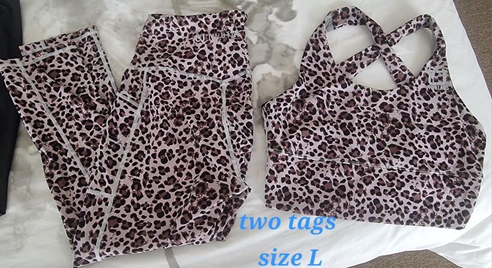 TWOTAGS Leopard Print Stretch 2pc Sports Bra & 3/4 Leggings Set Women L