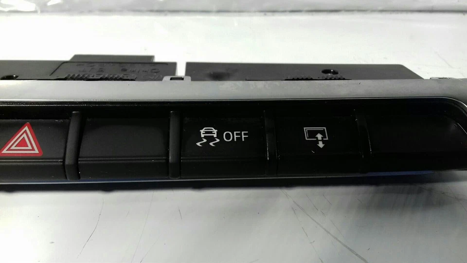 Interruptor de peligro AUDI A3 2012-2020  Foto 2 de 4