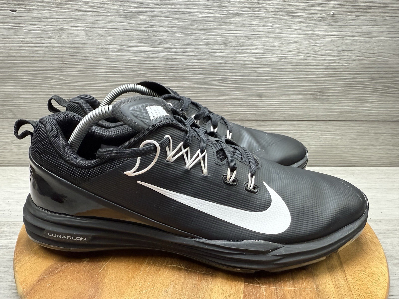 Men's Size 9.5 Black White 849968-002 Lace Up