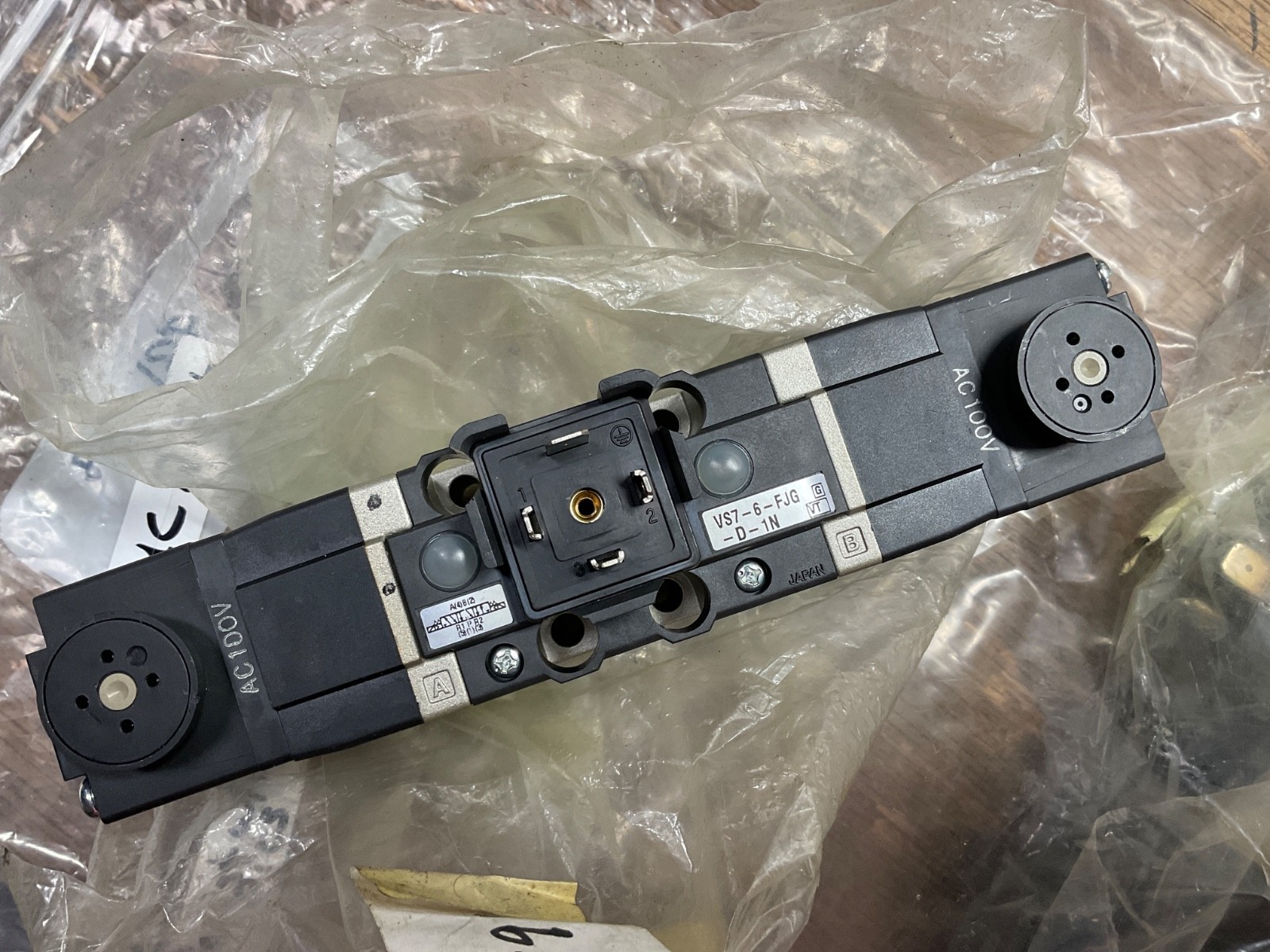 NEW SMC VS7-6-FJG-D-1N / VS76FJGD1N Valve from WISCONSIN