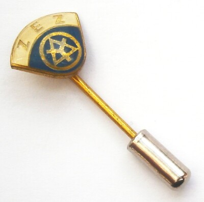 Q25) ZEZ Monogramm Logo Tschechisch Vintage Werbung Krawatte Anstecknadel Abzeichen