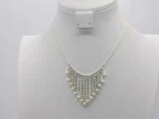 B376-VINTAGE NECKLACE~SILVER TONE/FAUX PEARLS/RHINESTONES~CLAIRE'S~15"-18"