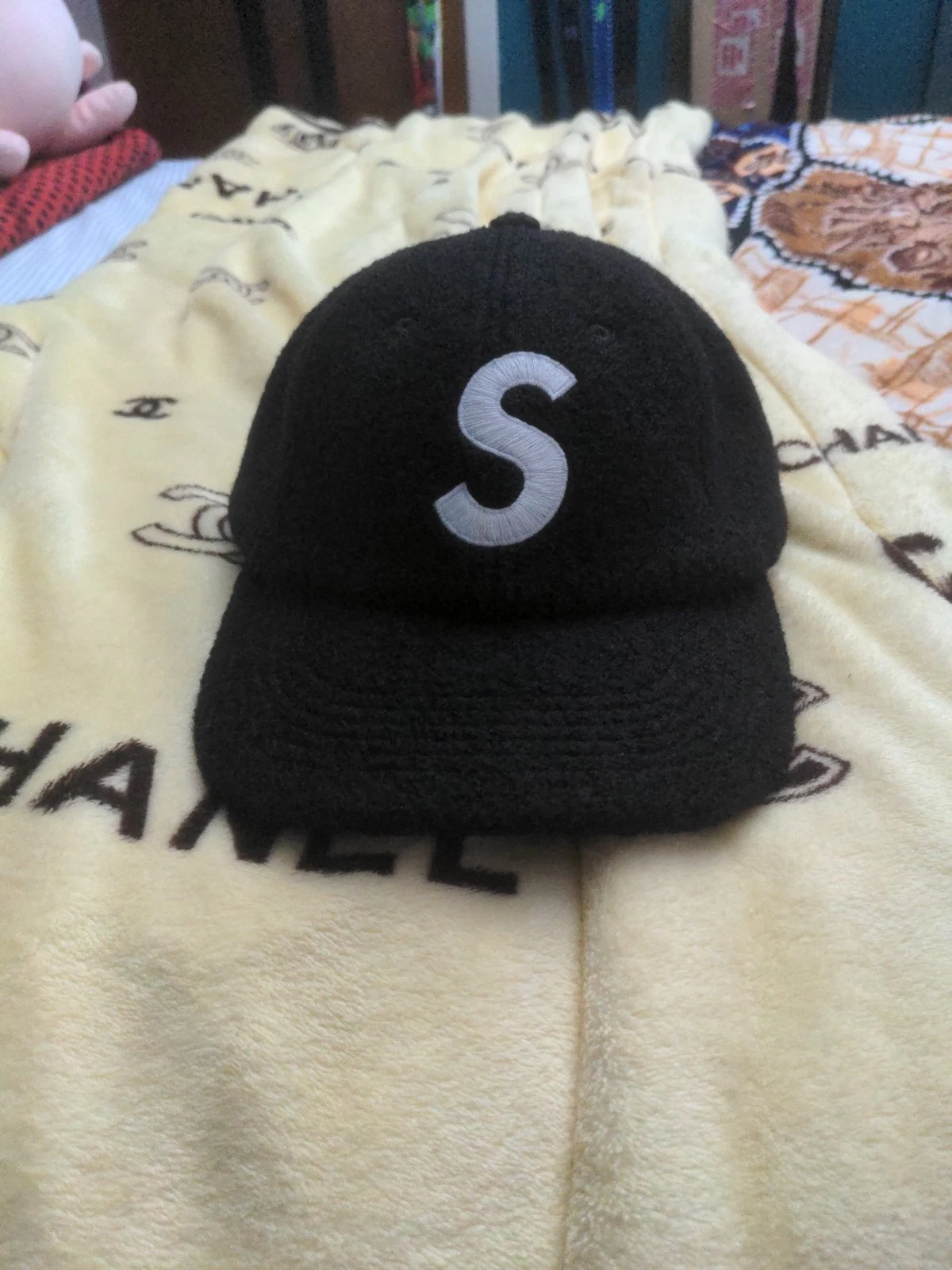 Chapeau noir logo Supreme S (laine bouillie) 