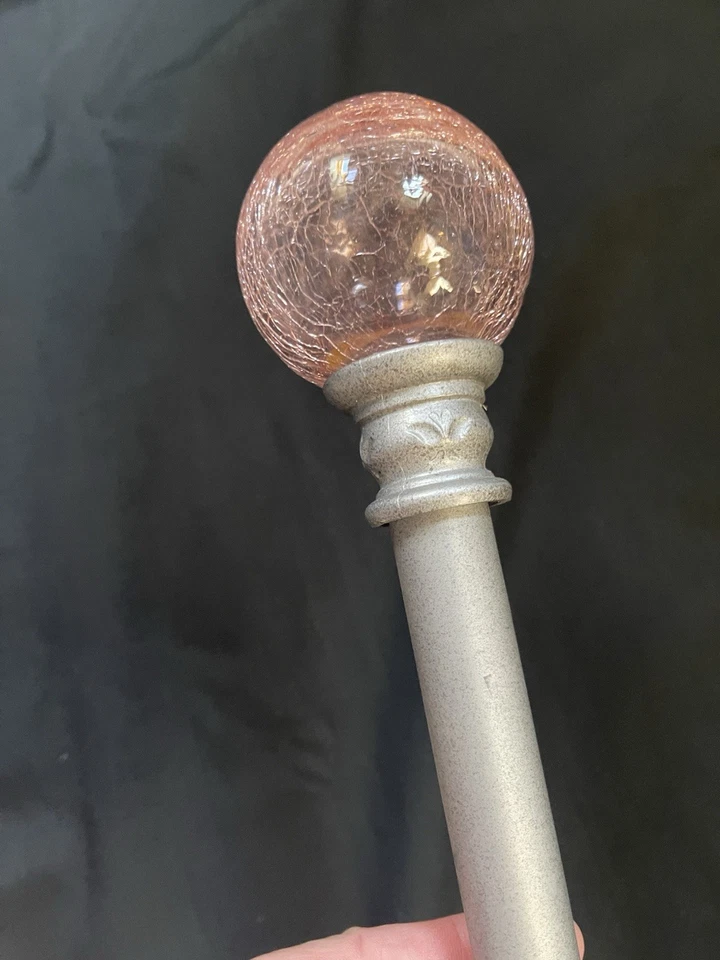 Barra de cortina plateada mate con acabados redondos rosados crujientes 25-50 pulgadas extendida Foto 3 de 4